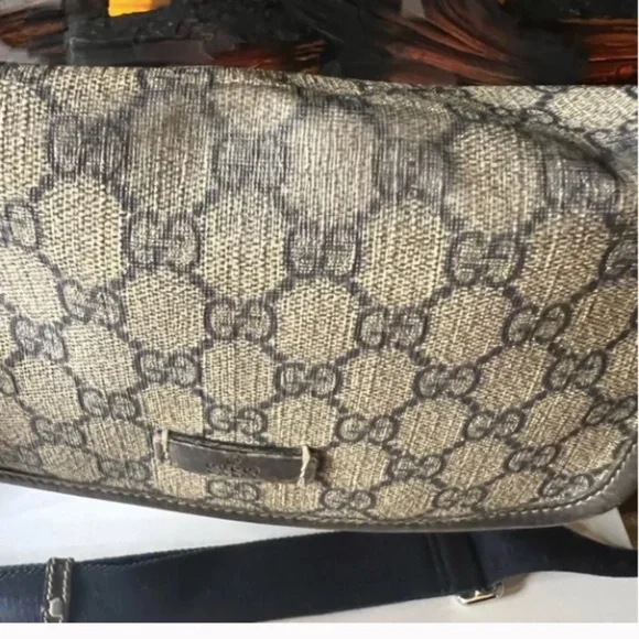 Authentic Gucci GG Crossbody Bag - Picture 4 of 12